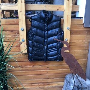 BLACK PUFFY VEST!!